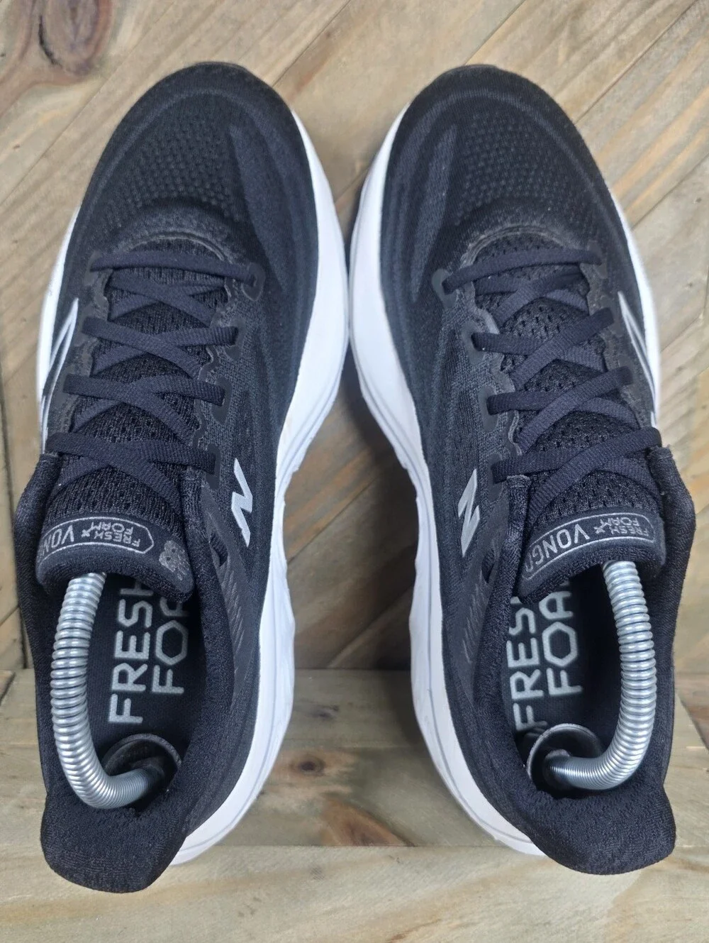 New Balance Fresh Foam X Vongo v6 Womens Athletic Shoes Size 9.5 Black White